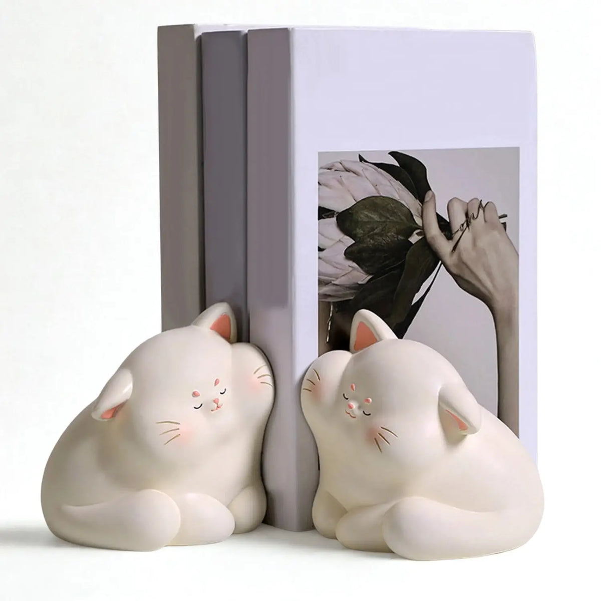 Animal figurine bookends