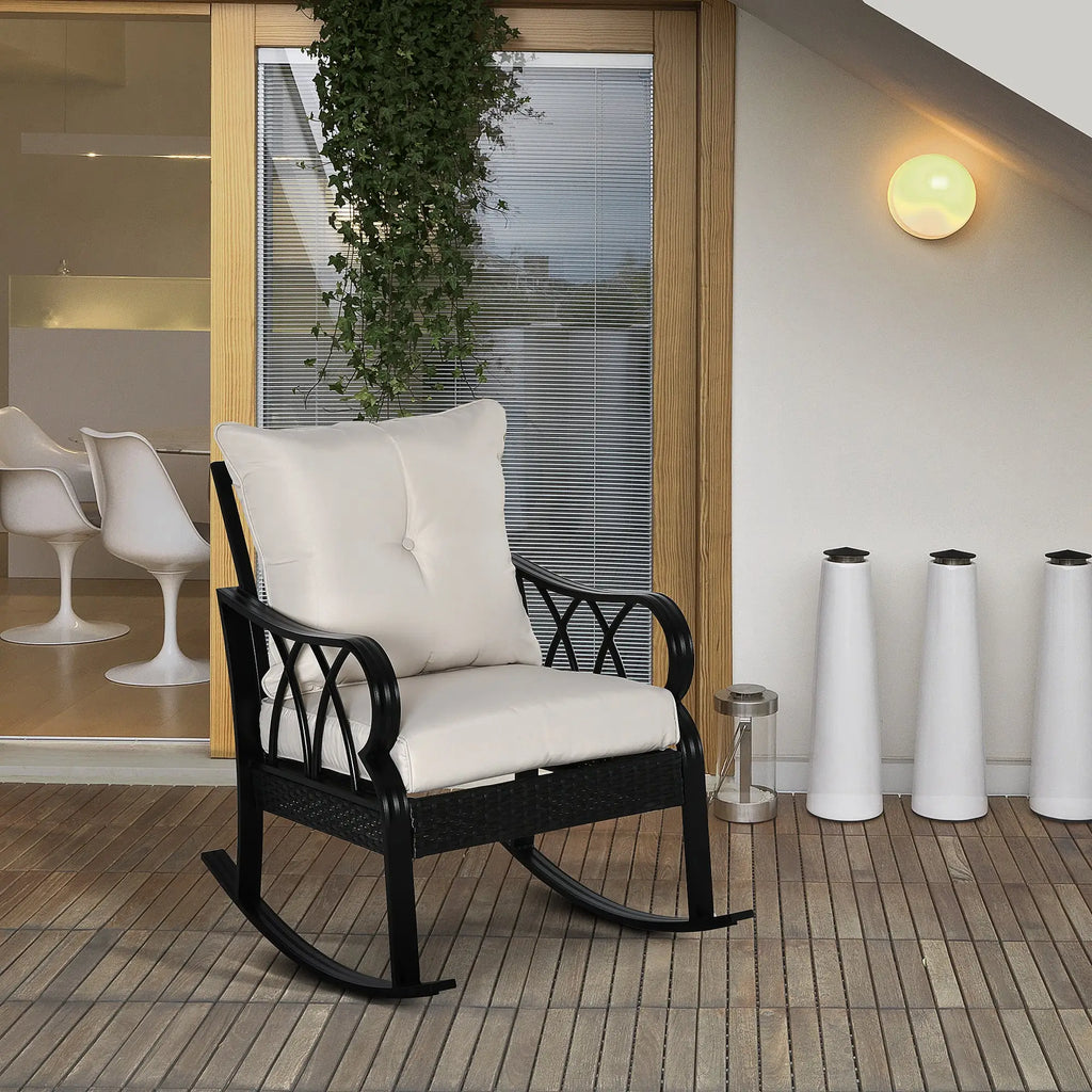comfortable outdoor chair for reading