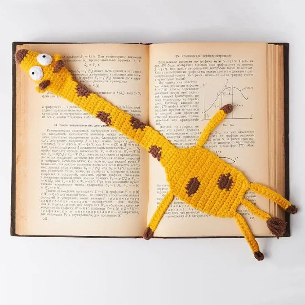 crochet giraffe bookmark