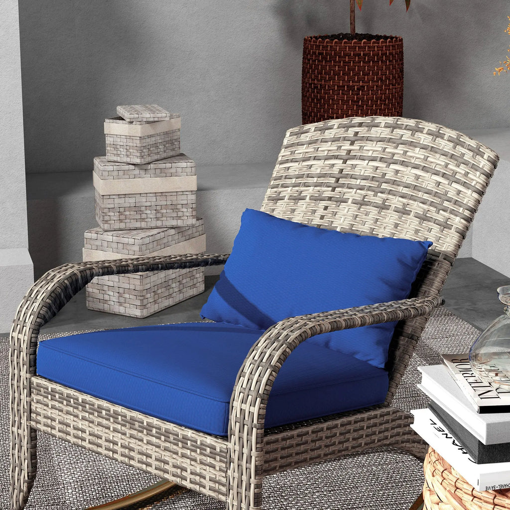 Outdoor lounge chair for reading