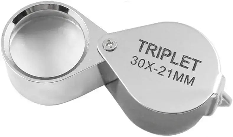 Pocket size magnifying glass